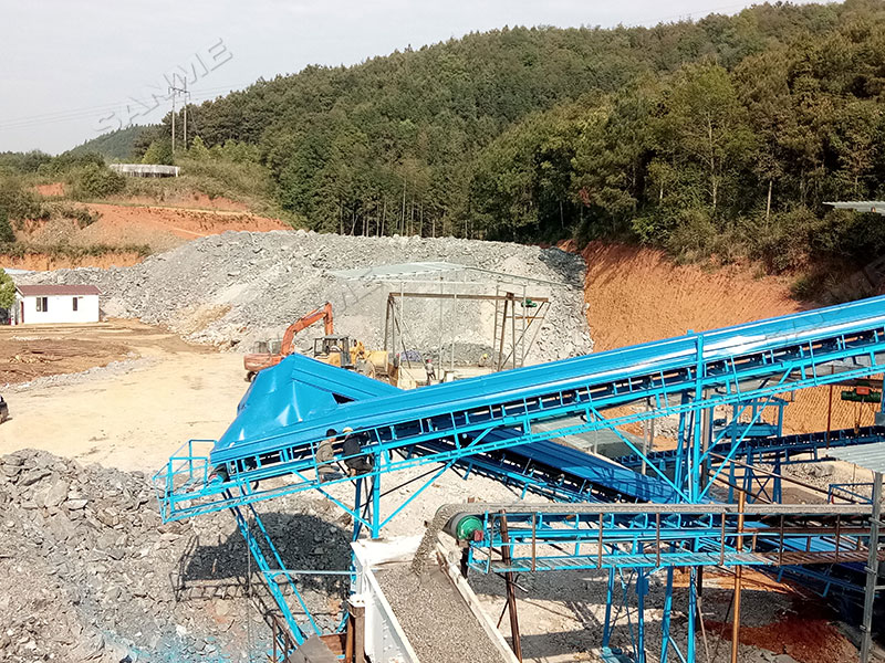 破碎篩分生產(chǎn)線(xiàn)現(xiàn)場(chǎng)圖